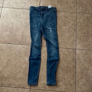 good condition no stains or pulls